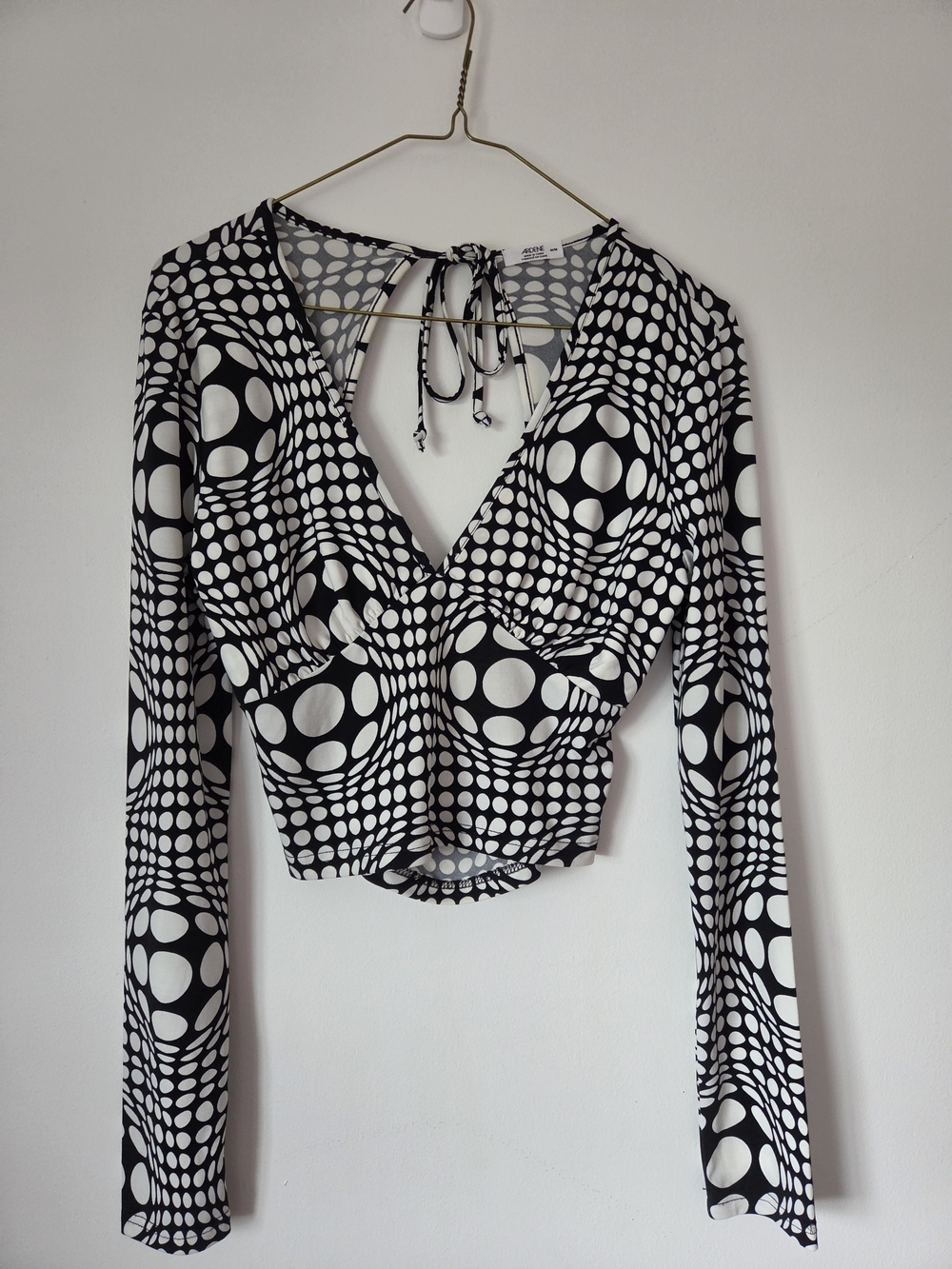 V Neck Long Sleeve Backless Cropped Top Medium